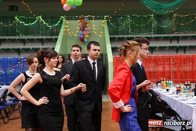 Zdjęcie w galerii na portalu naszraciborz.pl: Bal maturalny raciborskiego Ekonomika wiadomości z regionu