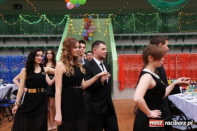 Zdjęcie w galerii na portalu naszraciborz.pl: Bal maturalny raciborskiego Ekonomika wiadomości z regionu