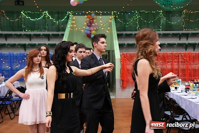 Zdjęcie w galerii na portalu naszraciborz.pl: Bal maturalny raciborskiego Ekonomika wiadomości z regionu