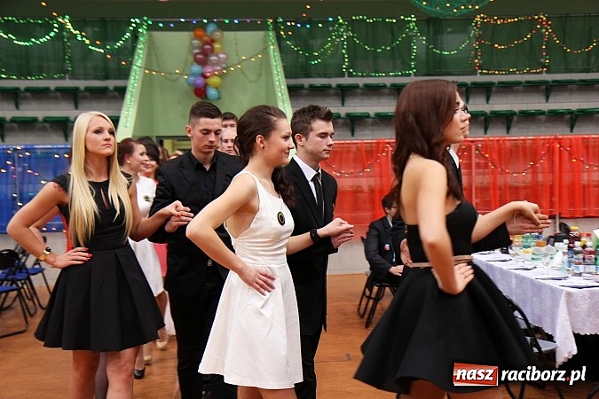 Zdjęcie w galerii na portalu naszraciborz.pl: Bal maturalny raciborskiego Ekonomika wiadomości z regionu