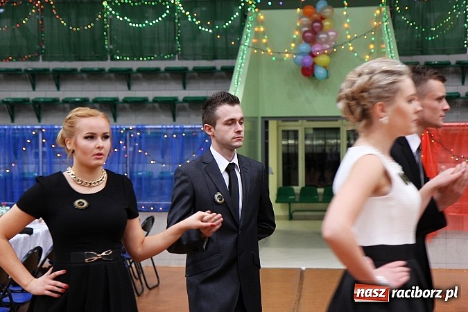 Zdjęcie w galerii na portalu naszraciborz.pl: Bal maturalny raciborskiego Ekonomika wiadomości z regionu