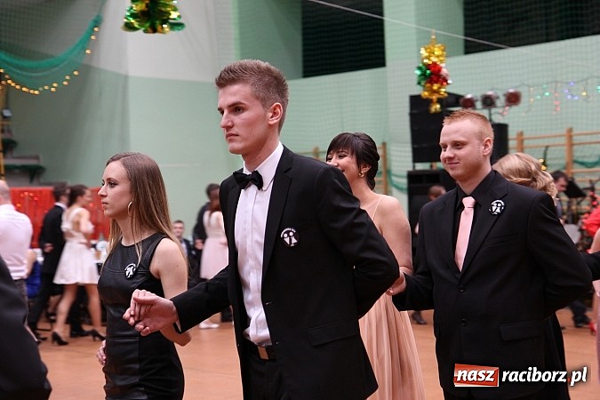Zdjęcie w galerii na portalu naszraciborz.pl: Bal maturalny raciborskiego Ekonomika wiadomości z regionu