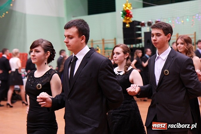 Zdjęcie w galerii na portalu naszraciborz.pl: Bal maturalny raciborskiego Ekonomika wiadomości z regionu