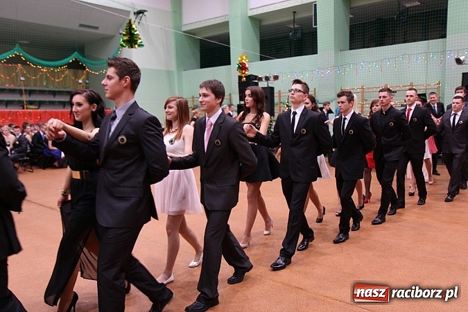 Zdjęcie w galerii na portalu naszraciborz.pl: Bal maturalny raciborskiego Ekonomika wiadomości z regionu
