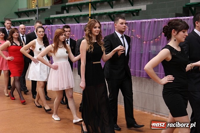 Zdjęcie w galerii na portalu naszraciborz.pl: Bal maturalny raciborskiego Ekonomika wiadomości z regionu