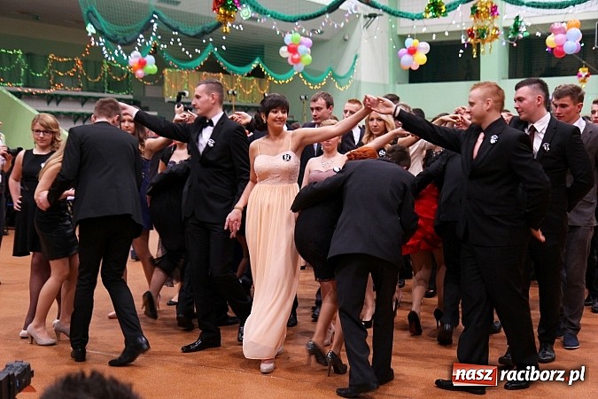 Zdjęcie w galerii na portalu naszraciborz.pl: Bal maturalny raciborskiego Ekonomika wiadomości z regionu