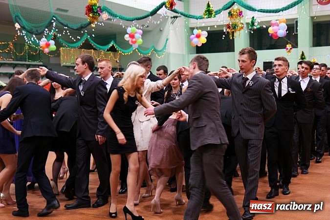 Zdjęcie w galerii na portalu naszraciborz.pl: Bal maturalny raciborskiego Ekonomika wiadomości z regionu