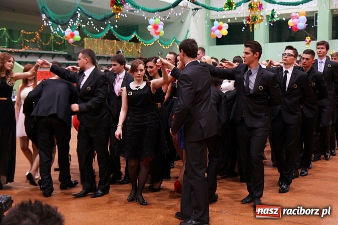 Zdjęcie w galerii na portalu naszraciborz.pl: Bal maturalny raciborskiego Ekonomika wiadomości z regionu