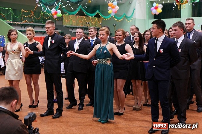 Zdjęcie w galerii na portalu naszraciborz.pl: Bal maturalny raciborskiego Ekonomika wiadomości z regionu