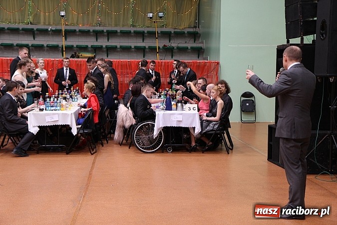 Zdjęcie w galerii na portalu naszraciborz.pl: Bal maturalny raciborskiego Ekonomika wiadomości z regionu