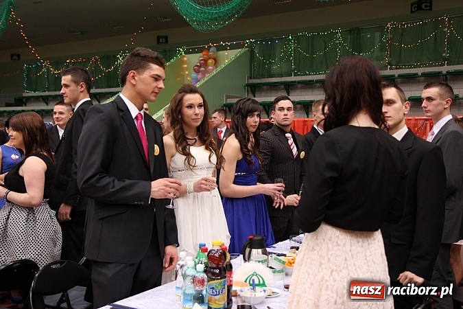Zdjęcie w galerii na portalu naszraciborz.pl: Bal maturalny raciborskiego Ekonomika wiadomości z regionu