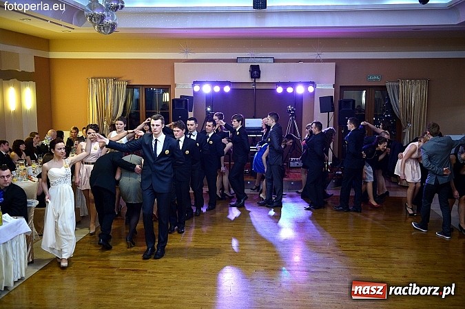 Zdjęcie w galerii na portalu naszraciborz.pl: Foto Perła przedstawia - szalona zabawa maturzystów z Budowlanki wiadomości z regionu