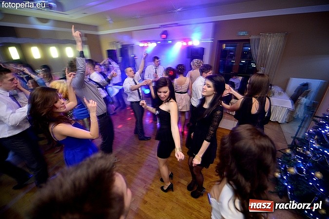 Zdjęcie w galerii na portalu naszraciborz.pl: Foto Perła przedstawia - szalona zabawa maturzystów z Budowlanki wiadomości z regionu