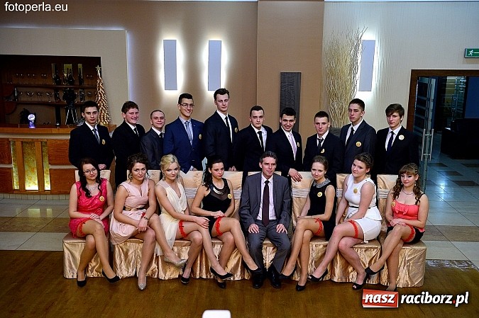 Zdjęcie w galerii na portalu naszraciborz.pl: Foto Perła przedstawia - szalona zabawa maturzystów z Budowlanki wiadomości z regionu