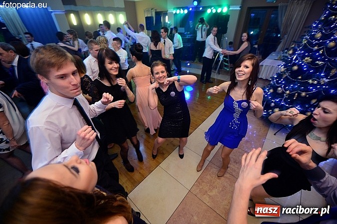 Zdjęcie w galerii na portalu naszraciborz.pl: Foto Perła przedstawia - szalona zabawa maturzystów z Budowlanki wiadomości z regionu