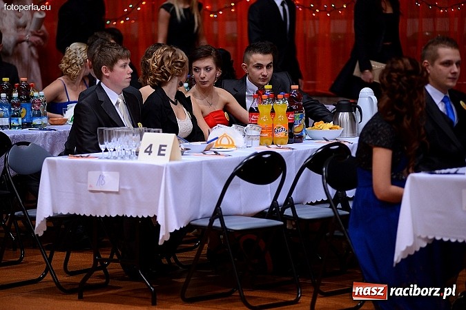 Zdjęcie w galerii na portalu naszraciborz.pl: Foto Perła przedstawia - Ekonomik roztańczył Arenę Rafako wiadomości z regionu