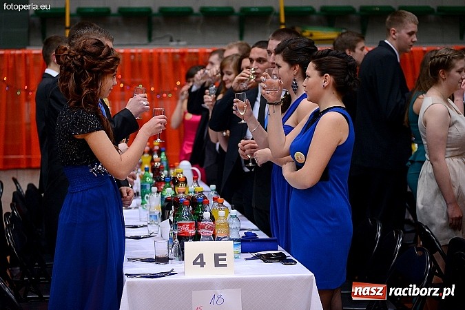 Zdjęcie w galerii na portalu naszraciborz.pl: Foto Perła przedstawia - Ekonomik roztańczył Arenę Rafako wiadomości z regionu