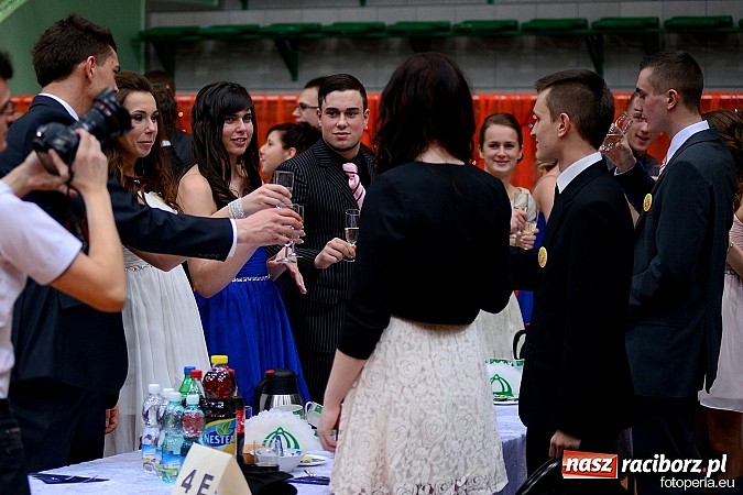 Zdjęcie w galerii na portalu naszraciborz.pl: Foto Perła przedstawia - Ekonomik roztańczył Arenę Rafako wiadomości z regionu