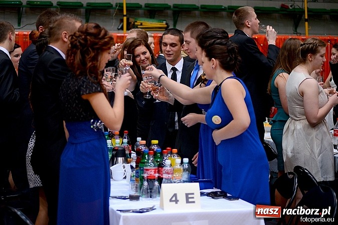 Zdjęcie w galerii na portalu naszraciborz.pl: Foto Perła przedstawia - Ekonomik roztańczył Arenę Rafako wiadomości z regionu