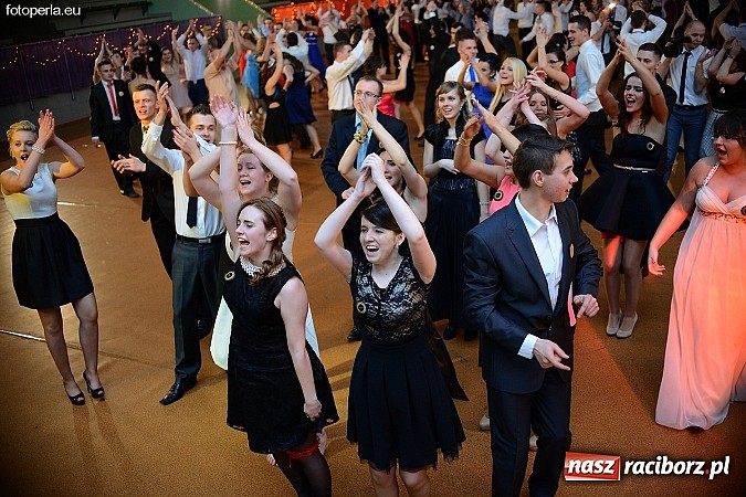 Zdjęcie w galerii na portalu naszraciborz.pl: Foto Perła przedstawia - Ekonomik roztańczył Arenę Rafako wiadomości z regionu