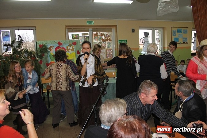 Zdjęcie w galerii na portalu naszraciborz.pl: Dzień babci i dziadka w Wojnowicach wiadomości z regionu