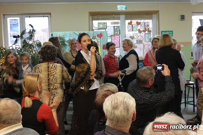 Zdjęcie w galerii na portalu naszraciborz.pl: Dzień babci i dziadka w Wojnowicach wiadomości z regionu