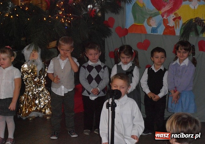 Zdjęcie w galerii na portalu naszraciborz.pl: Dzień babci i dziadka w Wojnowicach wiadomości z regionu