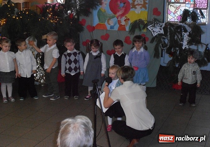 Zdjęcie w galerii na portalu naszraciborz.pl: Dzień babci i dziadka w Wojnowicach wiadomości z regionu