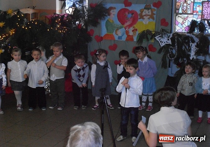 Zdjęcie w galerii na portalu naszraciborz.pl: Dzień babci i dziadka w Wojnowicach wiadomości z regionu