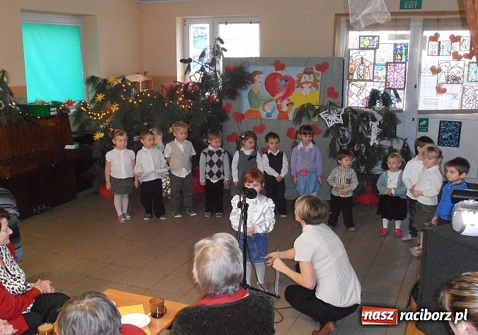 Zdjęcie w galerii na portalu naszraciborz.pl: Dzień babci i dziadka w Wojnowicach wiadomości z regionu