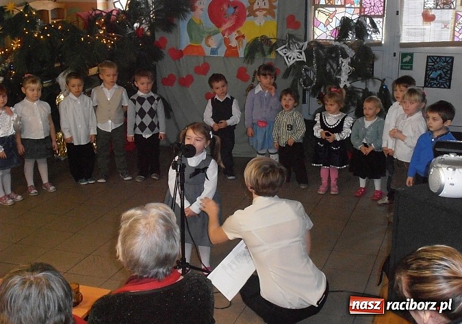 Zdjęcie w galerii na portalu naszraciborz.pl: Dzień babci i dziadka w Wojnowicach wiadomości z regionu