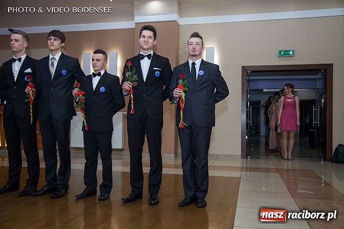 Zdjęcie w galerii na portalu naszraciborz.pl: Budowlanka bawi się na studniówce w Bravo wiadomości z regionu