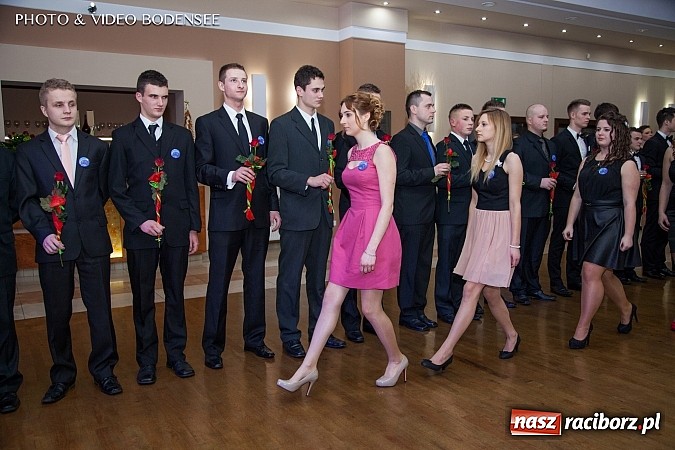 Zdjęcie w galerii na portalu naszraciborz.pl: Budowlanka bawi się na studniówce w Bravo wiadomości z regionu