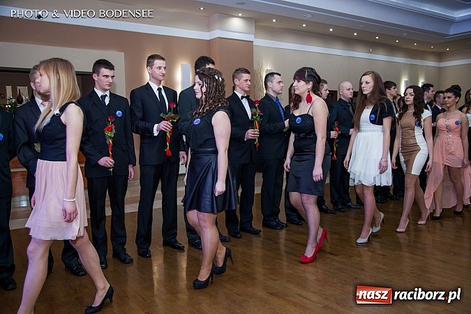 Zdjęcie w galerii na portalu naszraciborz.pl: Budowlanka bawi się na studniówce w Bravo wiadomości z regionu