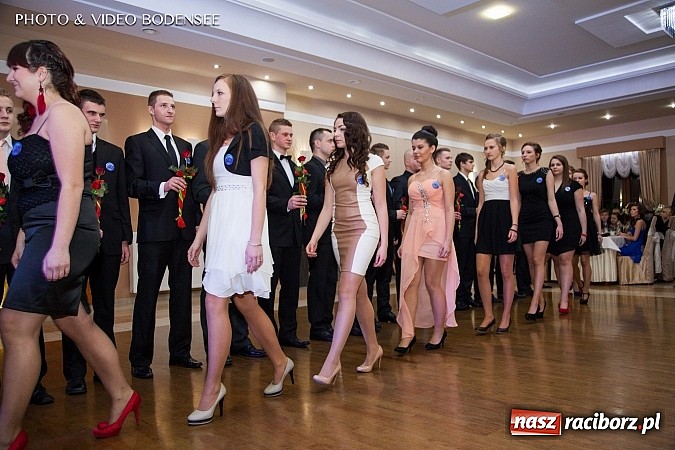 Zdjęcie w galerii na portalu naszraciborz.pl: Budowlanka bawi się na studniówce w Bravo wiadomości z regionu