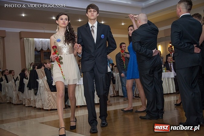 Zdjęcie w galerii na portalu naszraciborz.pl: Budowlanka bawi się na studniówce w Bravo wiadomości z regionu