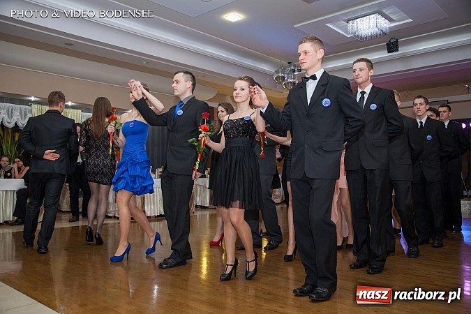 Zdjęcie w galerii na portalu naszraciborz.pl: Budowlanka bawi się na studniówce w Bravo wiadomości z regionu