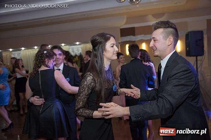 Zdjęcie w galerii na portalu naszraciborz.pl: Budowlanka bawi się na studniówce w Bravo wiadomości z regionu