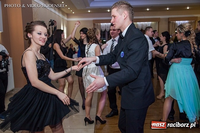 Zdjęcie w galerii na portalu naszraciborz.pl: Budowlanka bawi się na studniówce w Bravo wiadomości z regionu