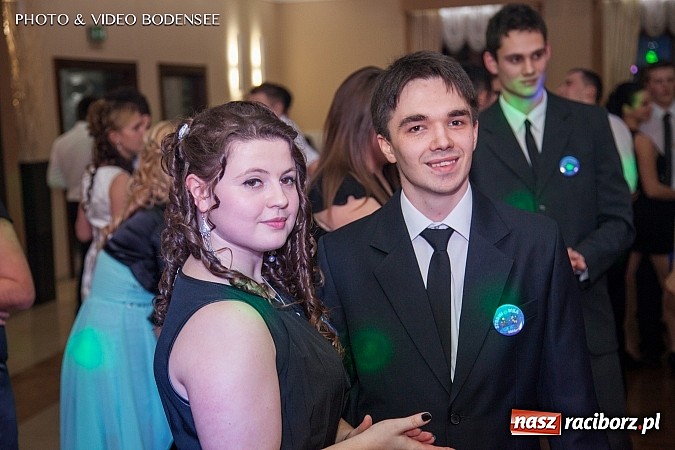 Zdjęcie w galerii na portalu naszraciborz.pl: Budowlanka bawi się na studniówce w Bravo wiadomości z regionu