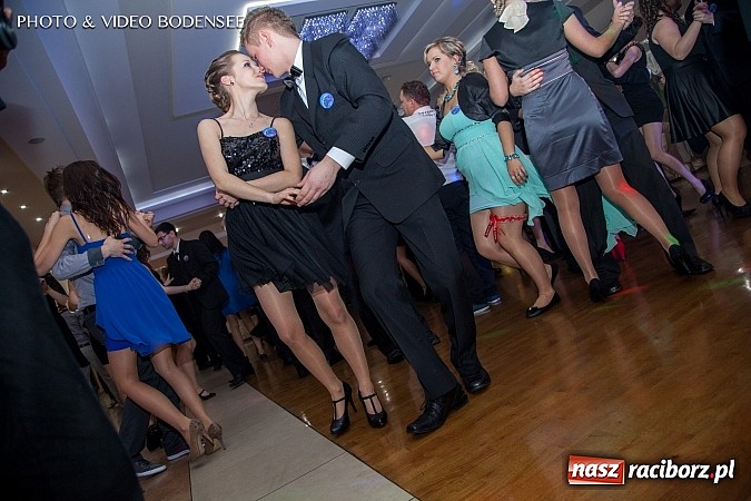 Zdjęcie w galerii na portalu naszraciborz.pl: Budowlanka bawi się na studniówce w Bravo wiadomości z regionu