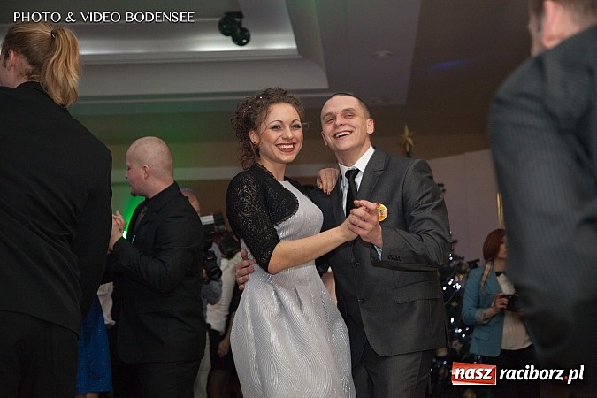 Zdjęcie w galerii na portalu naszraciborz.pl: Budowlanka bawi się na studniówce w Bravo wiadomości z regionu