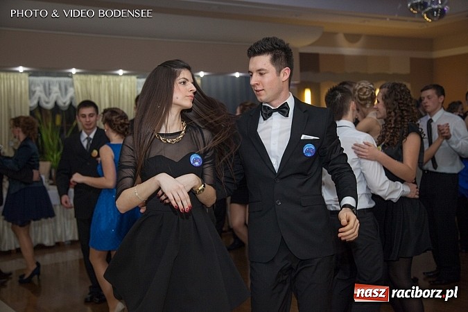 Zdjęcie w galerii na portalu naszraciborz.pl: Budowlanka bawi się na studniówce w Bravo wiadomości z regionu