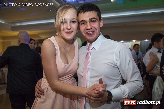 Zdjęcie w galerii na portalu naszraciborz.pl: Budowlanka bawi się na studniówce w Bravo wiadomości z regionu