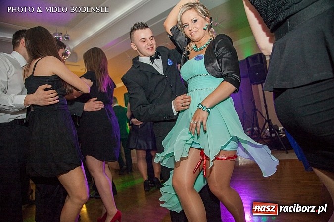 Zdjęcie w galerii na portalu naszraciborz.pl: Budowlanka bawi się na studniówce w Bravo wiadomości z regionu