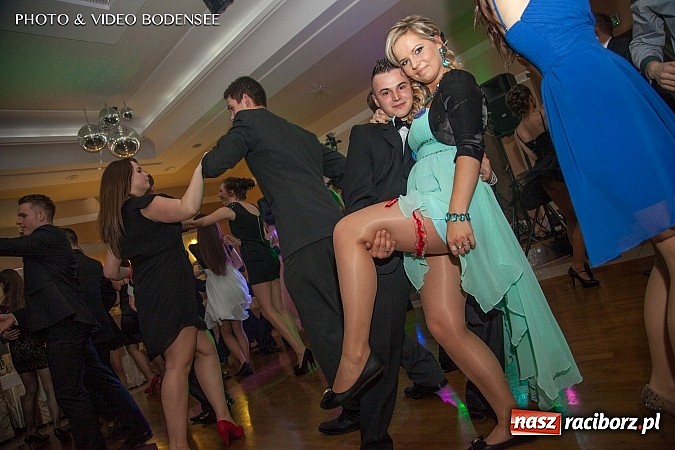 Zdjęcie w galerii na portalu naszraciborz.pl: Budowlanka bawi się na studniówce w Bravo wiadomości z regionu