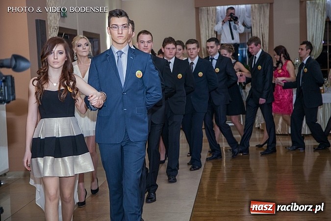 Zdjęcie w galerii na portalu naszraciborz.pl: Budowlanka bawi się na studniówce w Bravo wiadomości z regionu