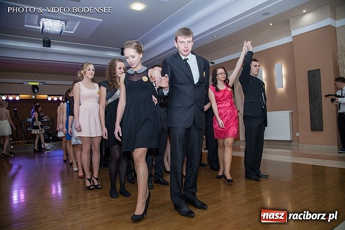 Zdjęcie w galerii na portalu naszraciborz.pl: Budowlanka bawi się na studniówce w Bravo wiadomości z regionu