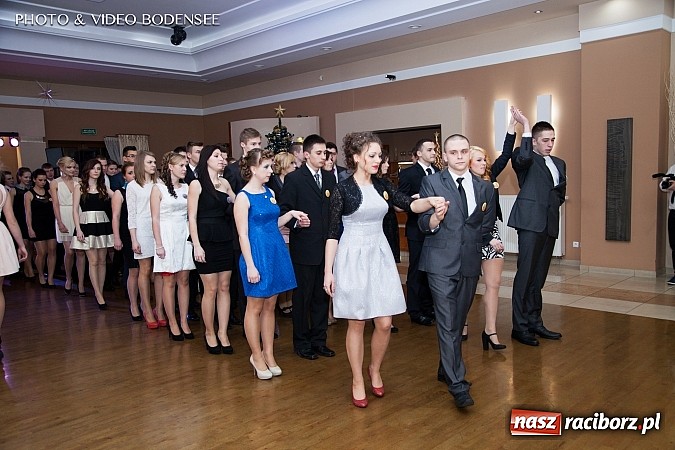 Zdjęcie w galerii na portalu naszraciborz.pl: Budowlanka bawi się na studniówce w Bravo wiadomości z regionu