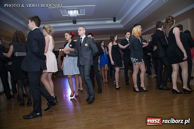 Zdjęcie w galerii na portalu naszraciborz.pl: Budowlanka bawi się na studniówce w Bravo wiadomości z regionu